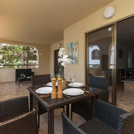 Castle Harbour 7 Apartman